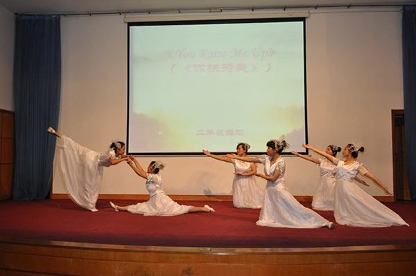 华东神学院举行2015届毕业感恩礼拜暨毕业典礼 华东神学院举行2015届毕业感恩礼拜暨毕业典礼